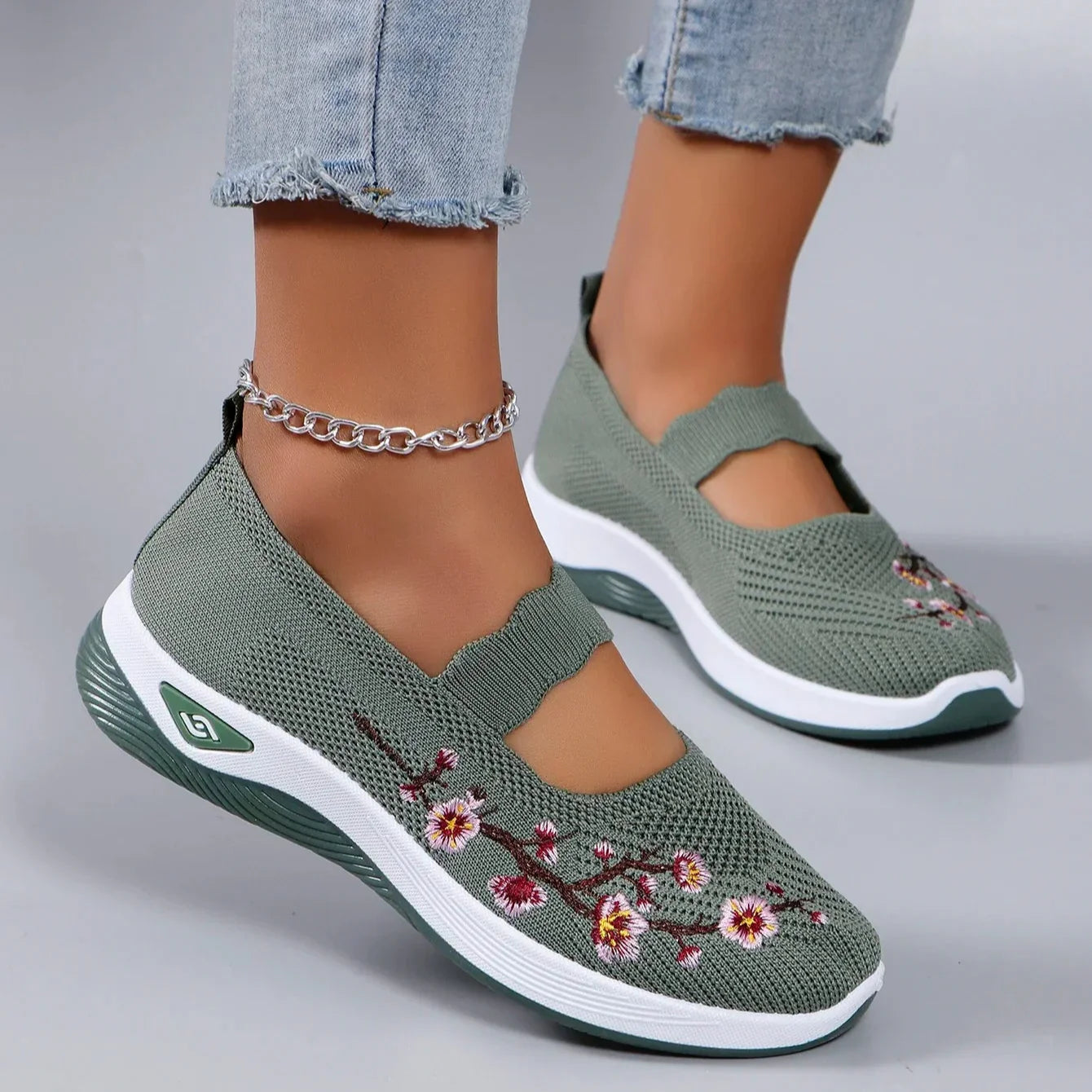 Fajon - Comfortable Floral Embroidered Sneaker