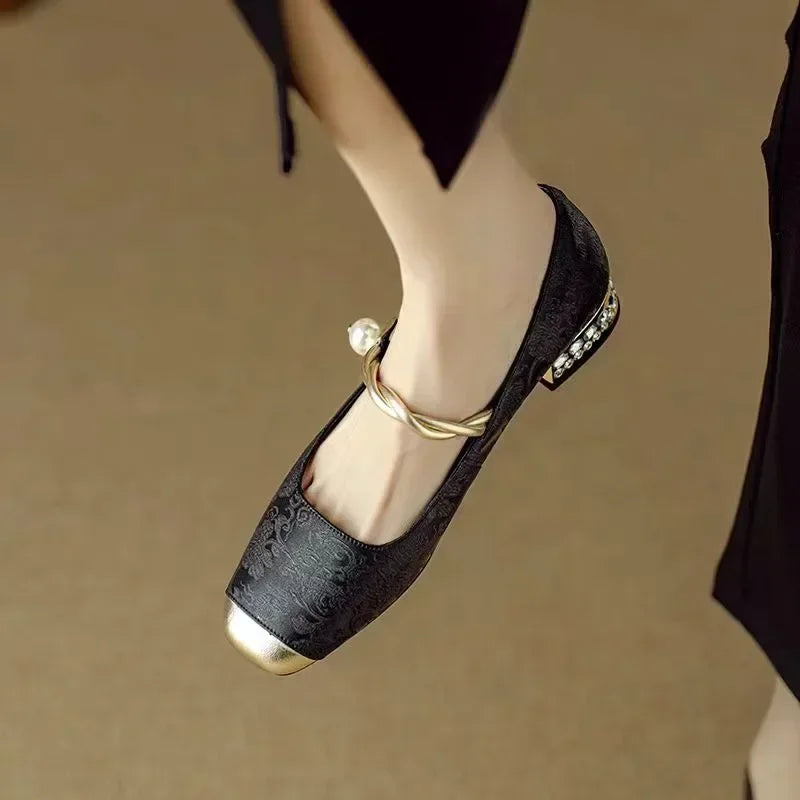 Naila Pumps