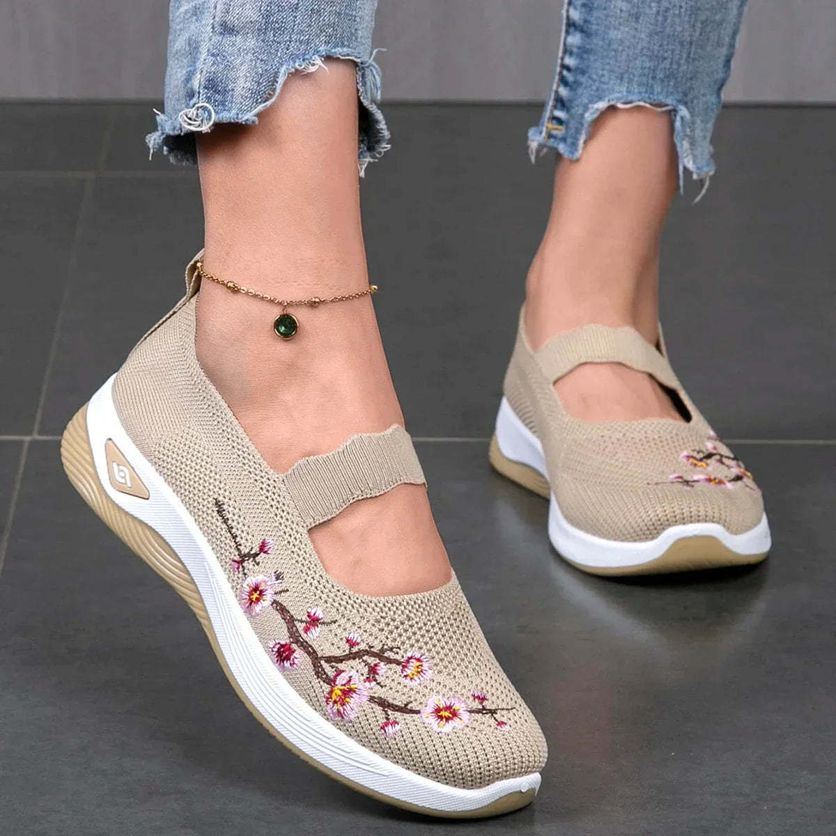 Fajon - Comfortable Floral Embroidered Sneaker