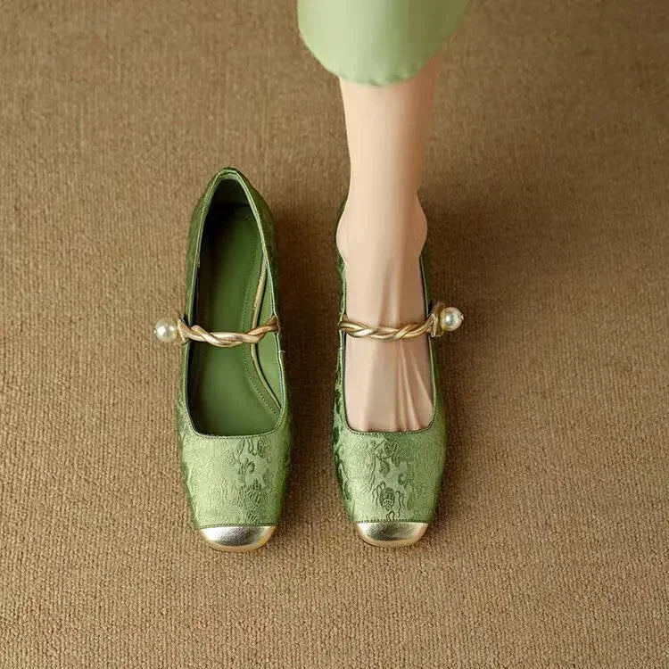 Naila Pumps