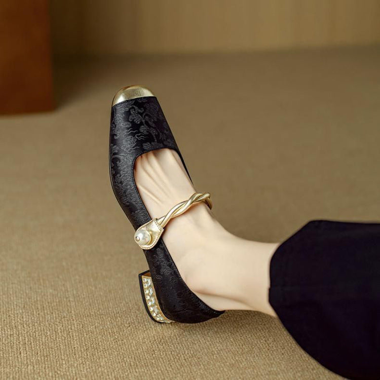 Naila Pumps