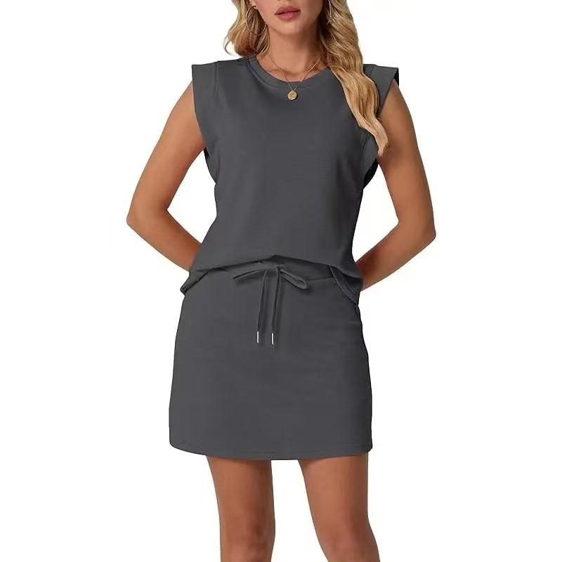 Set bestaande uit een moderne mouwloze top en een rok met trekkoord