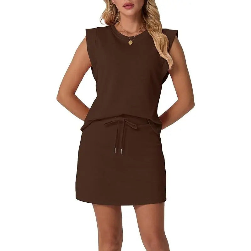 Set bestaande uit een moderne mouwloze top en een rok met trekkoord