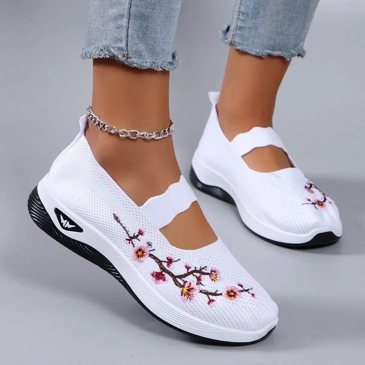 Fajon - Comfortable Floral Embroidered Sneaker